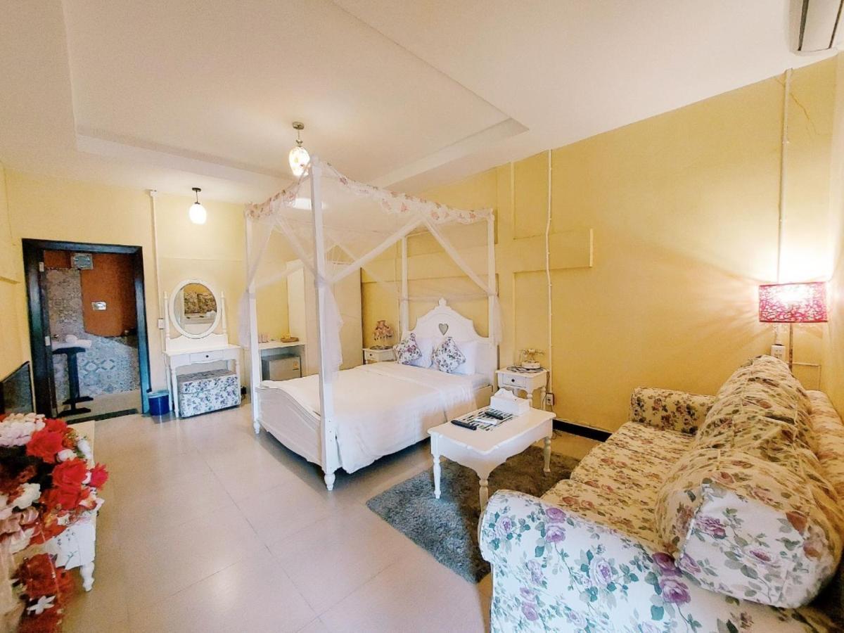 Retro Box Hotel Чумпхон Экстерьер фото