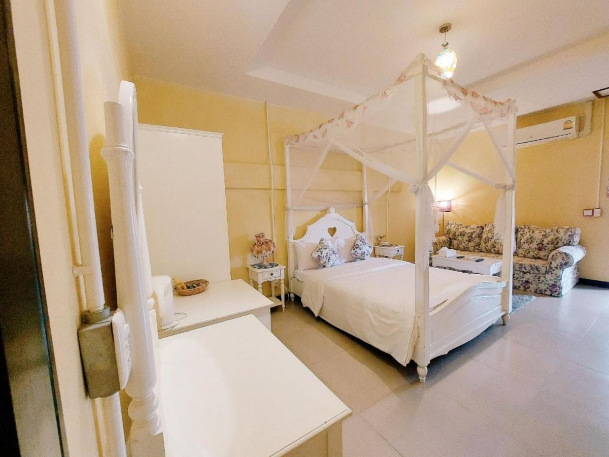Retro Box Hotel Чумпхон Экстерьер фото