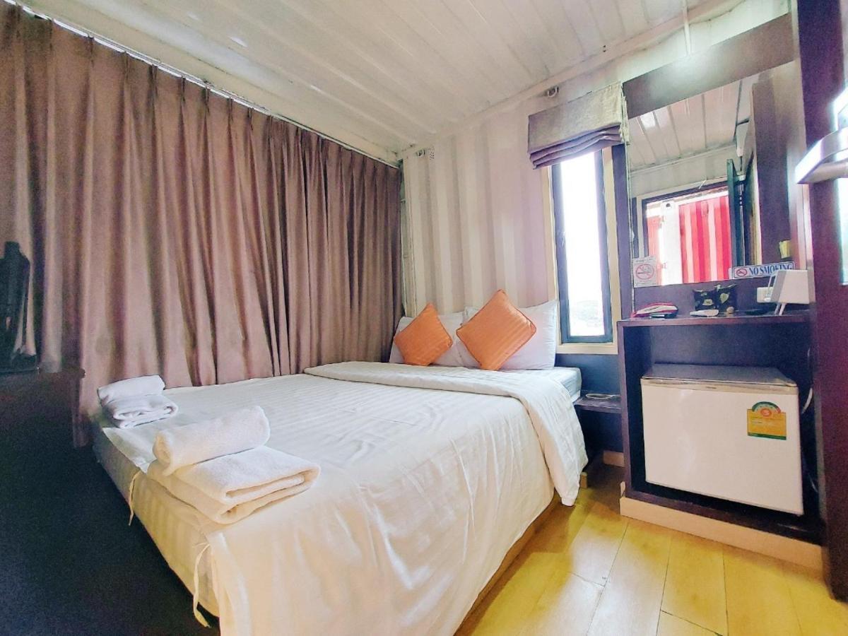 Retro Box Hotel Чумпхон Экстерьер фото