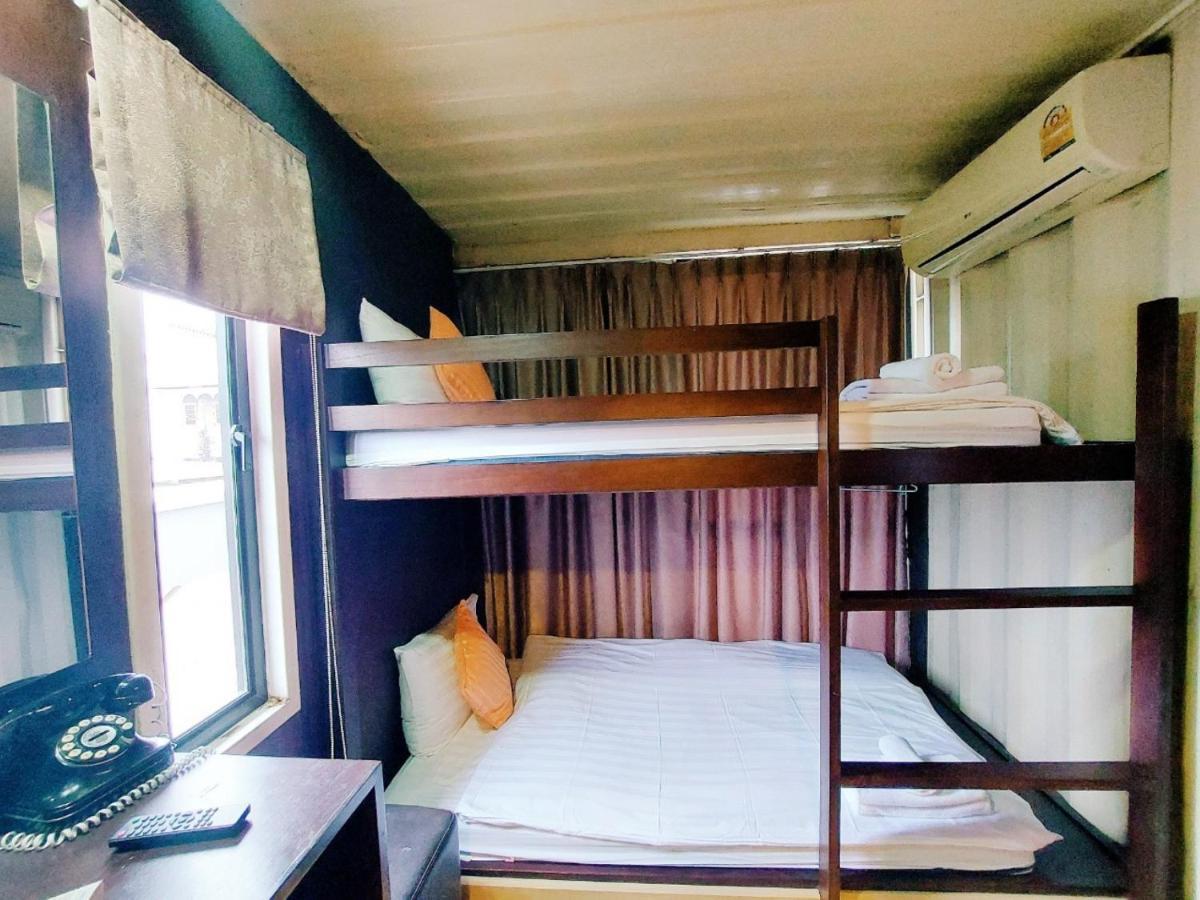 Retro Box Hotel Чумпхон Экстерьер фото