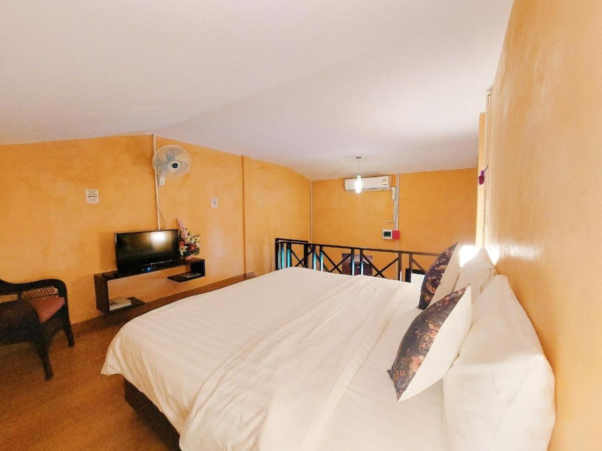 Retro Box Hotel Чумпхон Экстерьер фото