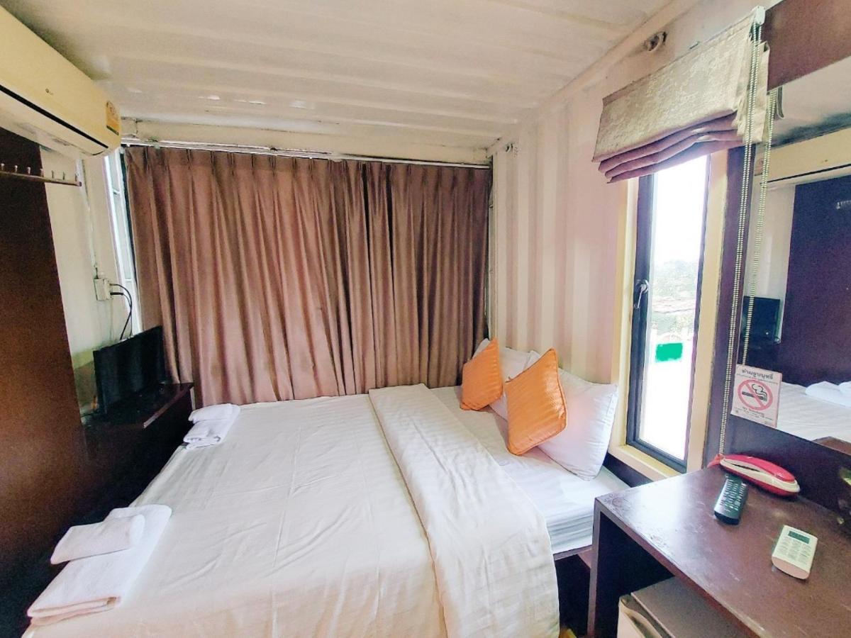 Retro Box Hotel Чумпхон Экстерьер фото
