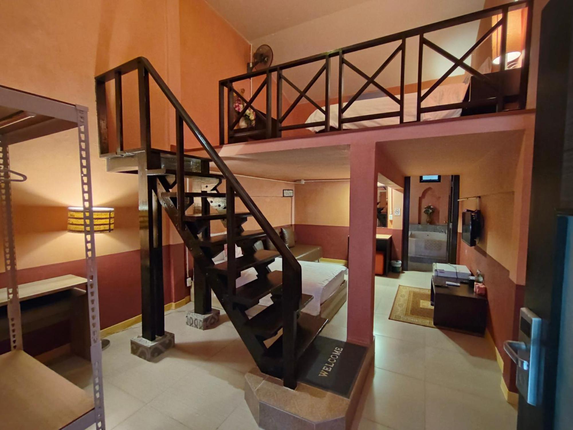 Retro Box Hotel Чумпхон Экстерьер фото